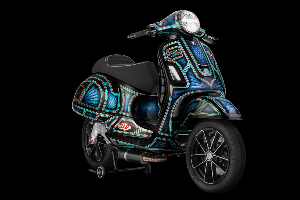 SIP Custom Vespa GTS „PORDOI“ with black background.