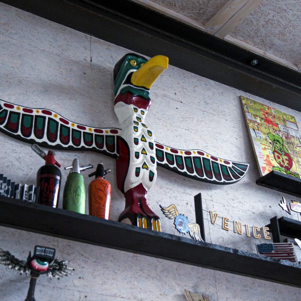 Shelf with American decorative items