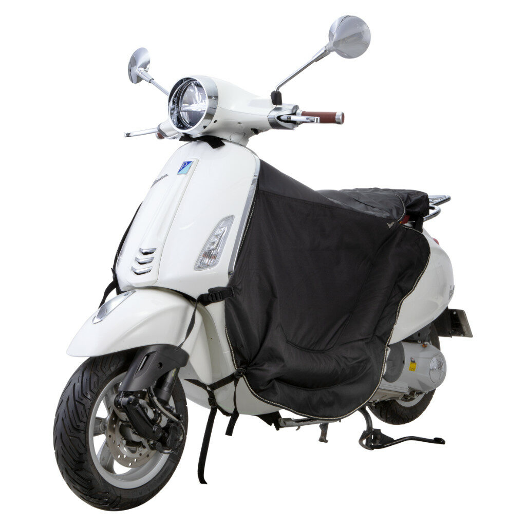 Weiße Vespa mit schwarzem Beinschutz