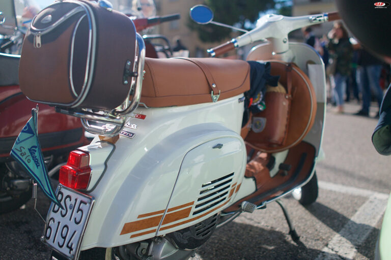 Vespa storage space used correctly VESPA MAG