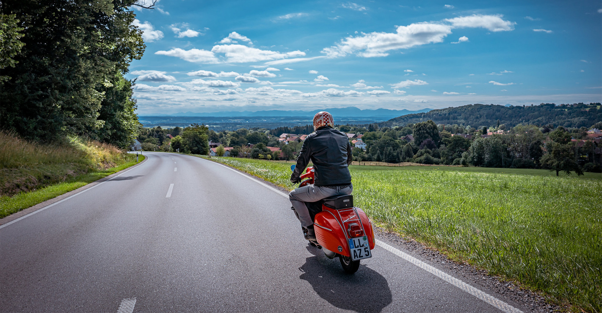 vespa in grüner Umgebung