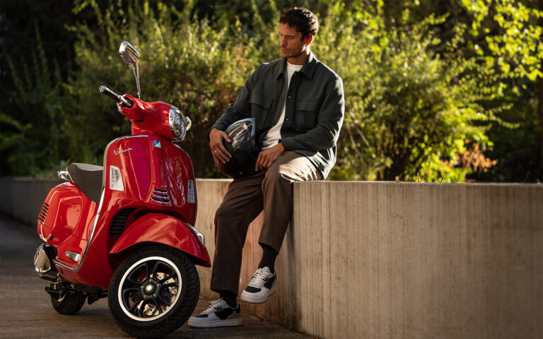 Vespa Blouson Layer Top (black fishnet)