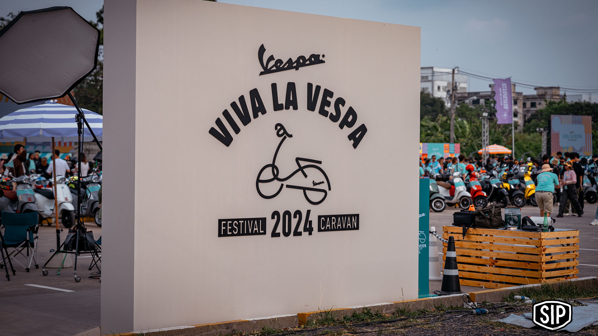 An unforgettable Vespa experience in Bangkok 2024