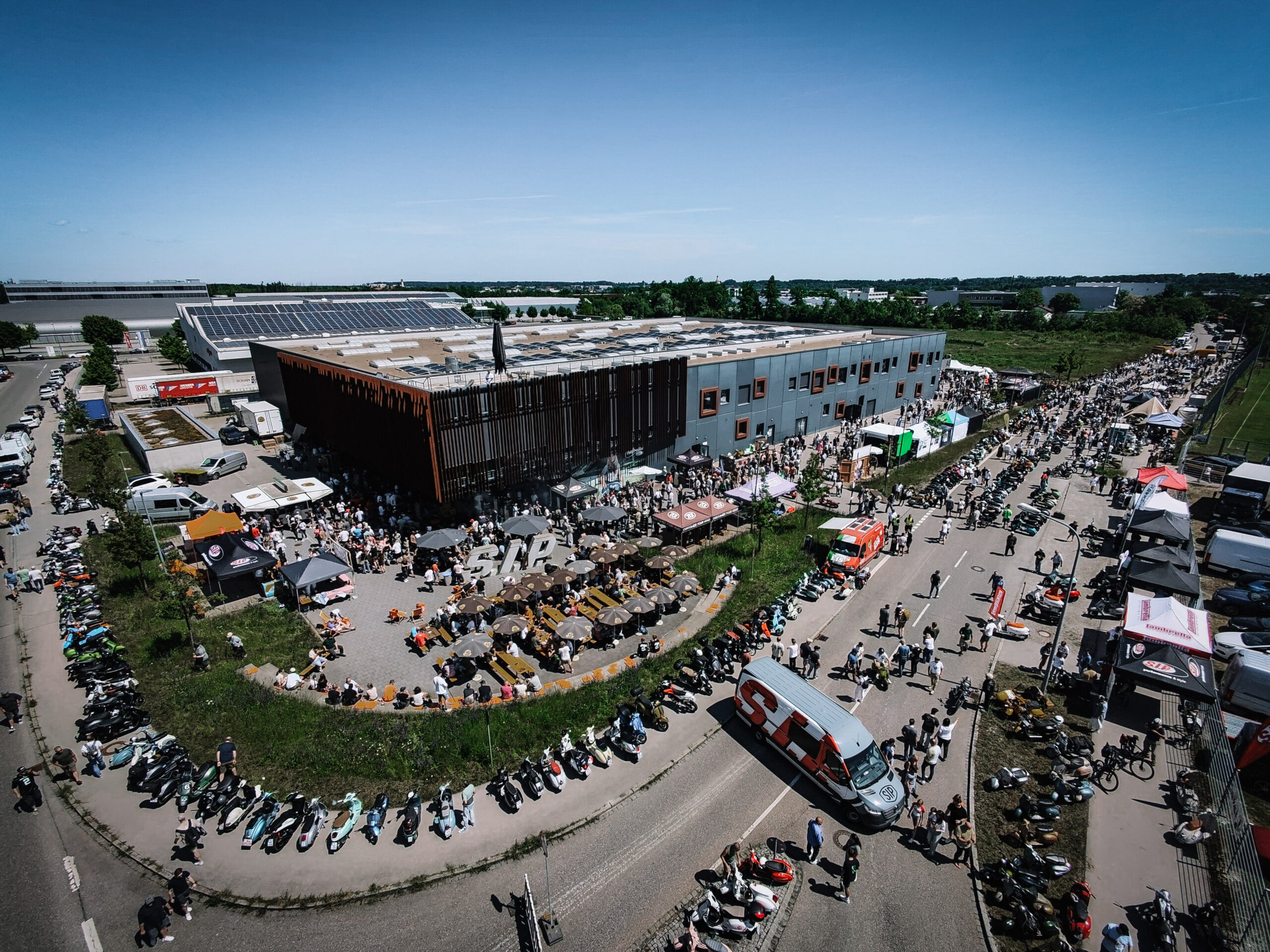 Die Welt zu Gast bei SIP: 3.500 Vespa Fans beim SIP Scootershop Open Day 2025