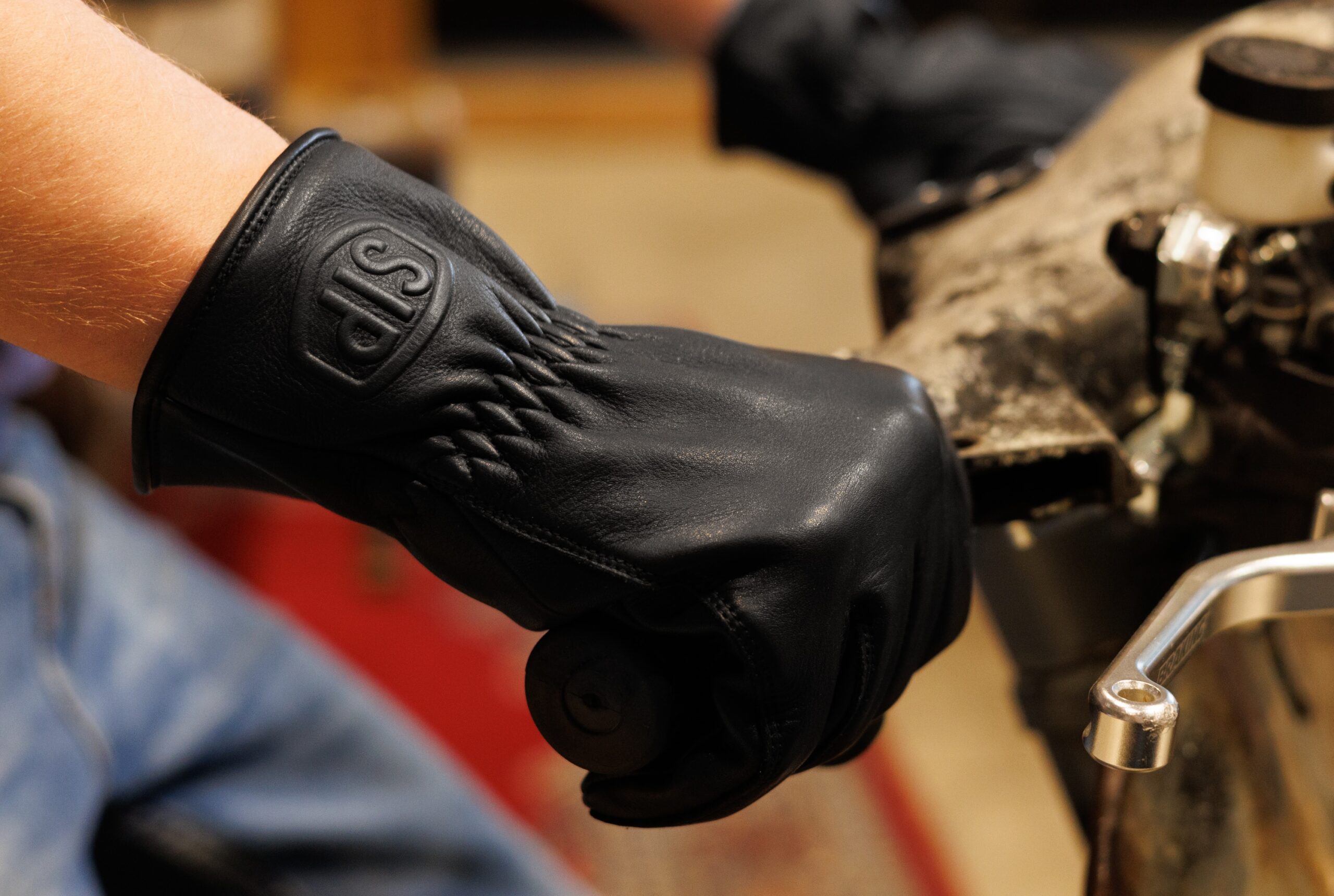 Style, protection and comfort: gloves for scooters